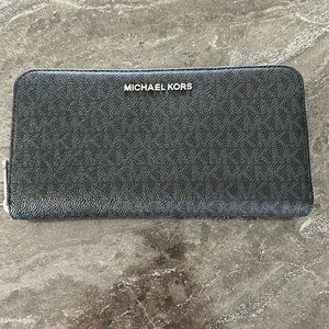 Very large Michael Kors wallet